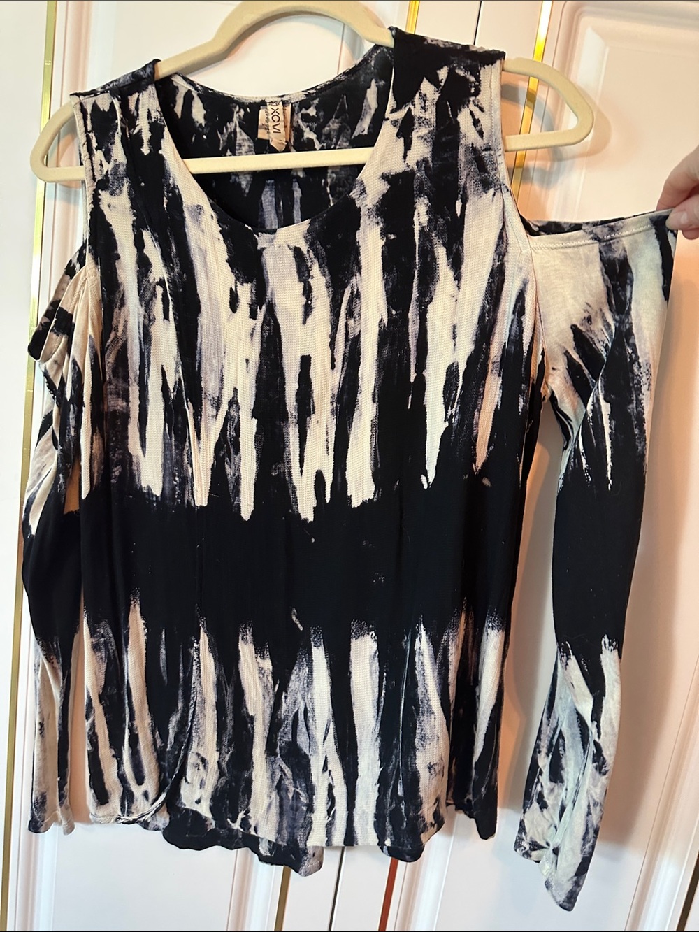 XCVI Black & Cream Abstract Cold-Shoulder Top